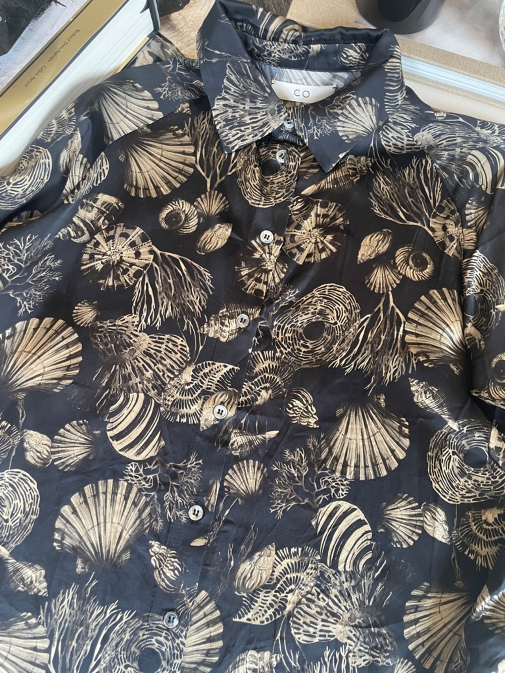 CO Shell-Print Button Front Shirt in Black and Cream